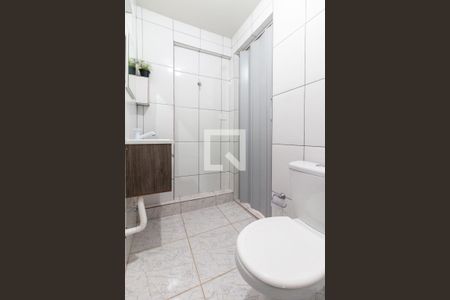 Banheiro de kitnet/studio para alugar com 1 quarto, 18m² em Jardim Itapemirim, São Paulo