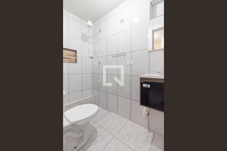 Banheiro de kitnet/studio para alugar com 1 quarto, 18m² em Jardim Itapemirim, São Paulo