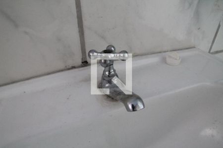 Banheiro - torneira de casa para alugar com 1 quarto, 100m² em Parque Císper, São Paulo