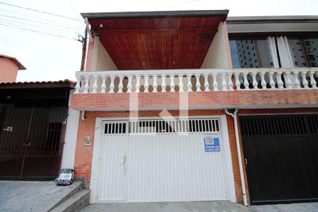 Casa à venda com 269m², 3 quartos e 2 vagas Casa à venda com 269m², 3 quartos e 2 vagasFachada