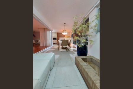 Apartamento à venda com 242m², 4 quartos e 3 vagas