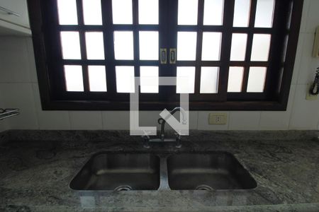 Casa à venda com 217m², 3 quartos e 6 vagasPia da cozinha