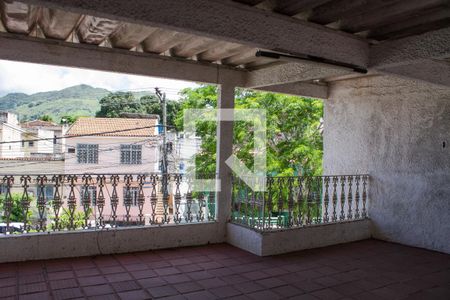 Casa à venda com 296m², 3 quartos e 6 vagasTerraço