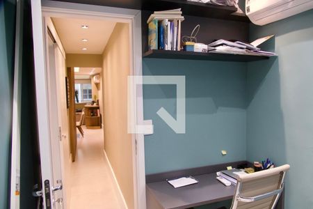 Apartamento à venda com 105m², 4 quartos e sem vaga Apartamento à venda com 105m², 4 quartos e sem vagaEscritório