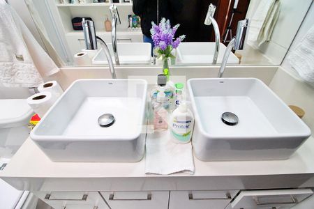 Casa à venda com 185m², 3 quartos e 2 vagasBanheiro