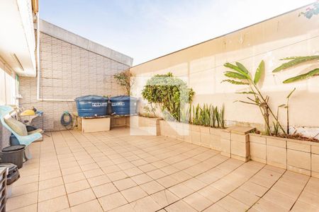 Casa à venda com 700m², 4 quartos e 8 vagasQuintal