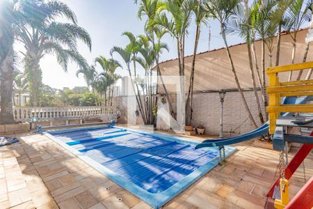 Casa à venda com 700m², 4 quartos e 8 vagasPiscina