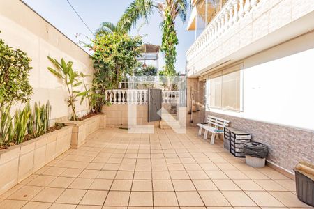 Casa à venda com 700m², 4 quartos e 8 vagasQuintal