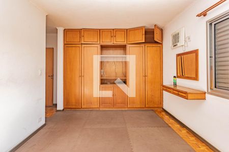 Casa à venda com 700m², 4 quartos e 8 vagasSuíte 2