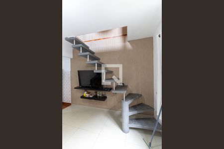 Casa à venda com 206m², 5 quartos e sem vaga Casa à venda com 206m², 5 quartos e sem vagaEscada