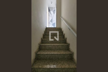 Apartamento à venda com 140m², 2 quartos e 1 vaga Apartamento à venda com 140m², 2 quartos e 1 vagaEscada