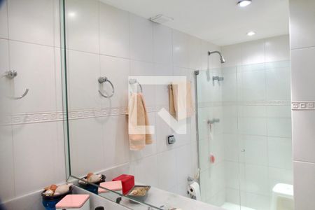 Apartamento à venda com 138m², 4 quartos e 3 vagas Apartamento à venda com 138m², 4 quartos e 3 vagasSuíte banheiro