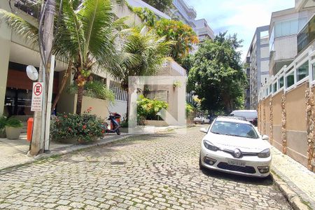 Apartamento à venda com 138m², 4 quartos e 3 vagas Apartamento à venda com 138m², 4 quartos e 3 vagasVista da Rua