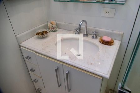 Apartamento à venda com 138m², 4 quartos e 3 vagas Apartamento à venda com 138m², 4 quartos e 3 vagasBanheiro social