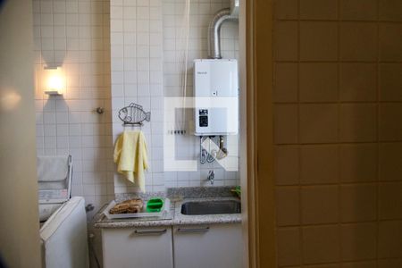 Apartamento à venda com 138m², 4 quartos e 3 vagas Apartamento à venda com 138m², 4 quartos e 3 vagasBanheiro serviço