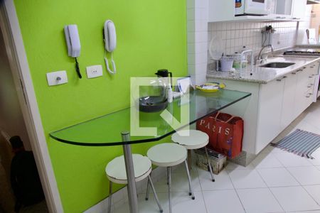 Apartamento à venda com 138m², 4 quartos e 3 vagas Apartamento à venda com 138m², 4 quartos e 3 vagasCozinha