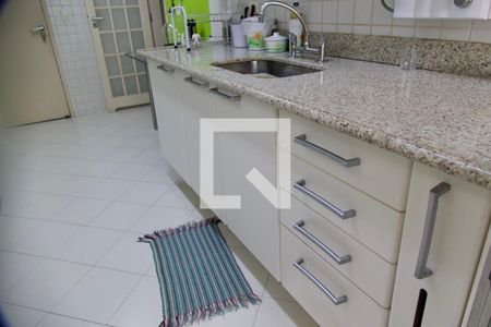 Apartamento à venda com 138m², 4 quartos e 3 vagas Apartamento à venda com 138m², 4 quartos e 3 vagasCozinha