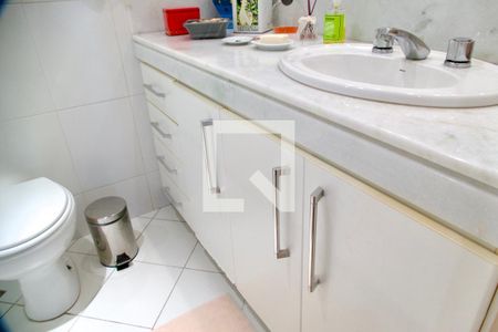 Apartamento à venda com 138m², 4 quartos e 3 vagas Apartamento à venda com 138m², 4 quartos e 3 vagasSuíte banheiro