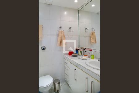 Apartamento à venda com 138m², 4 quartos e 3 vagas Apartamento à venda com 138m², 4 quartos e 3 vagasSuíte banheiro