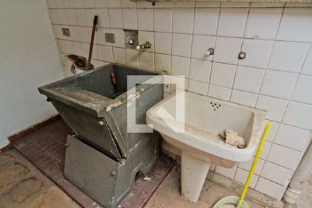 Casa à venda com 200m², 4 quartos e 5 vagas Casa à venda com 200m², 4 quartos e 5 vagasÁrea de Serviço