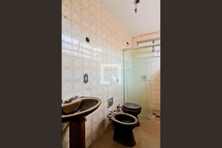 Casa à venda com 200m², 4 quartos e 5 vagas Casa à venda com 200m², 4 quartos e 5 vagasBanheiro da Suíte