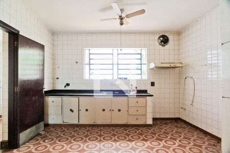 Casa à venda com 200m², 4 quartos e 5 vagas Casa à venda com 200m², 4 quartos e 5 vagasCozinha