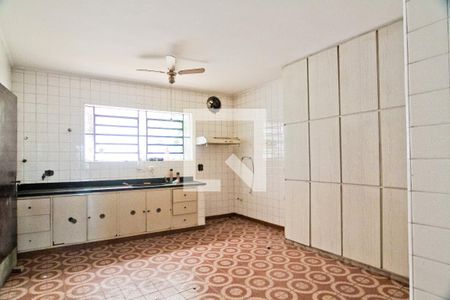 Casa à venda com 200m², 4 quartos e 5 vagas Casa à venda com 200m², 4 quartos e 5 vagasCozinha