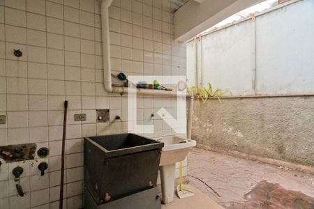 Casa à venda com 200m², 4 quartos e 5 vagas Casa à venda com 200m², 4 quartos e 5 vagasÁrea de Serviço