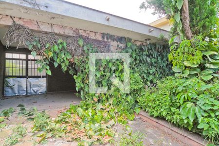 Casa à venda com 200m², 4 quartos e 5 vagas Casa à venda com 200m², 4 quartos e 5 vagasGaragem