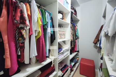 Apartamento à venda com 139m², 3 quartos e 3 vagas Apartamento à venda com 139m², 3 quartos e 3 vagasCloset da suíte