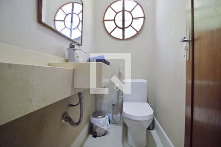 Casa à venda com 650m², 4 quartos e 3 vagas Casa à venda com 650m², 4 quartos e 3 vagasLavabo