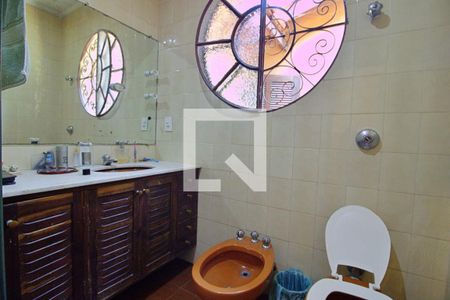 Casa à venda com 650m², 4 quartos e 3 vagas Casa à venda com 650m², 4 quartos e 3 vagasBanheiro da Suíte 2