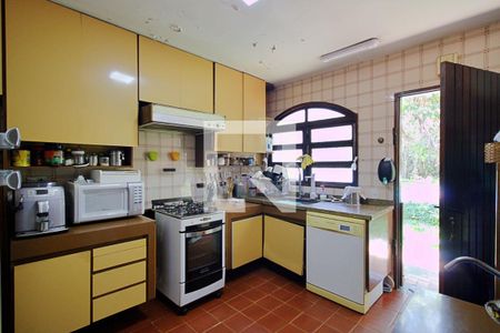 Casa à venda com 650m², 4 quartos e 3 vagas Casa à venda com 650m², 4 quartos e 3 vagasCozinha