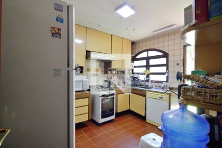Casa à venda com 650m², 4 quartos e 3 vagas Casa à venda com 650m², 4 quartos e 3 vagasCozinha