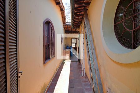 Casa à venda com 650m², 4 quartos e 3 vagas Casa à venda com 650m², 4 quartos e 3 vagasÁrea Externa