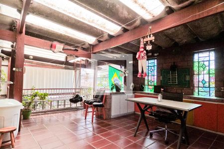 Casa à venda com 144m², 2 quartos e 2 vagas Casa à venda com 144m², 2 quartos e 2 vagasVaranda