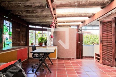 Casa à venda com 144m², 2 quartos e 2 vagas Casa à venda com 144m², 2 quartos e 2 vagasVaranda