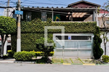 Casa à venda com 144m², 2 quartos e 2 vagas Casa à venda com 144m², 2 quartos e 2 vagasFachada