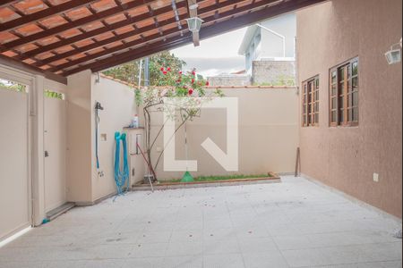 Casa à venda com 229m², 4 quartos e 4 vagas Casa à venda com 229m², 4 quartos e 4 vagasGaragem