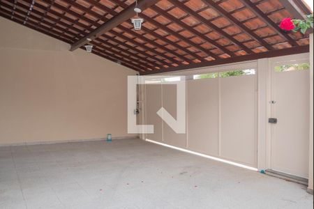 Casa à venda com 229m², 4 quartos e 4 vagas Casa à venda com 229m², 4 quartos e 4 vagasGaragem