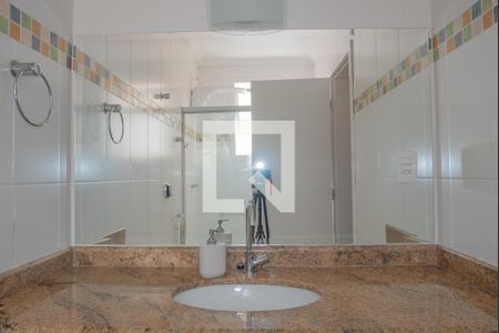 Casa à venda com 229m², 4 quartos e 4 vagas Casa à venda com 229m², 4 quartos e 4 vagasBanheiro da Suíte 1