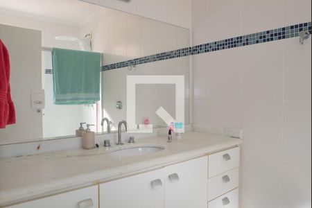 Casa à venda com 229m², 4 quartos e 4 vagas Casa à venda com 229m², 4 quartos e 4 vagasBanheiro da Suíte 2