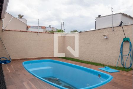 Casa à venda com 229m², 4 quartos e 4 vagas Casa à venda com 229m², 4 quartos e 4 vagasPiscina