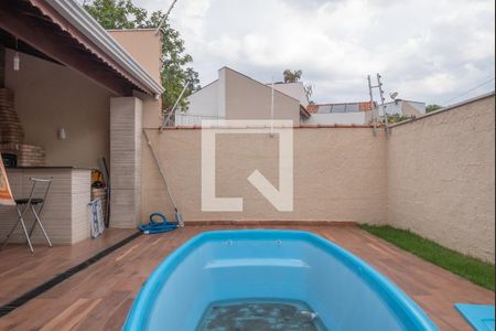 Casa à venda com 229m², 4 quartos e 4 vagas Casa à venda com 229m², 4 quartos e 4 vagasPiscina