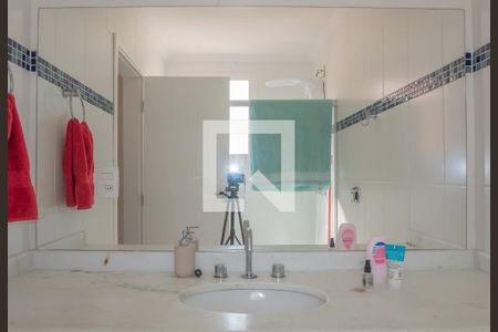 Casa à venda com 229m², 4 quartos e 4 vagas Casa à venda com 229m², 4 quartos e 4 vagasBanheiro da Suíte 2