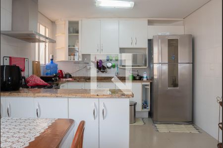 Casa à venda com 229m², 4 quartos e 4 vagas Casa à venda com 229m², 4 quartos e 4 vagasCozinha