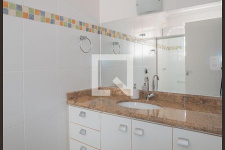 Casa à venda com 229m², 4 quartos e 4 vagas Casa à venda com 229m², 4 quartos e 4 vagasBanheiro da Suíte 1