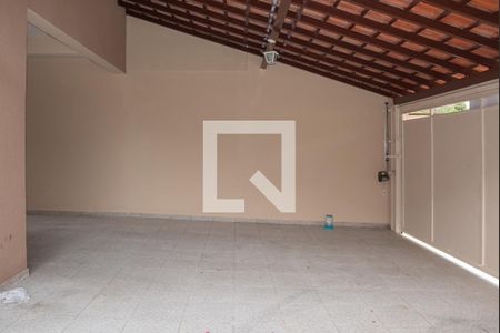 Casa à venda com 229m², 4 quartos e 4 vagas Casa à venda com 229m², 4 quartos e 4 vagasGaragem