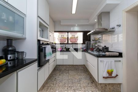 Apartamento à venda com 291m², 4 quartos e 4 vagas Apartamento à venda com 291m², 4 quartos e 4 vagasCozinha