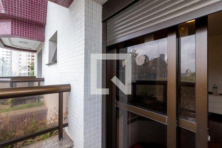 Apartamento à venda com 291m², 4 quartos e 4 vagas Apartamento à venda com 291m², 4 quartos e 4 vagasVaranda da Suíte 2